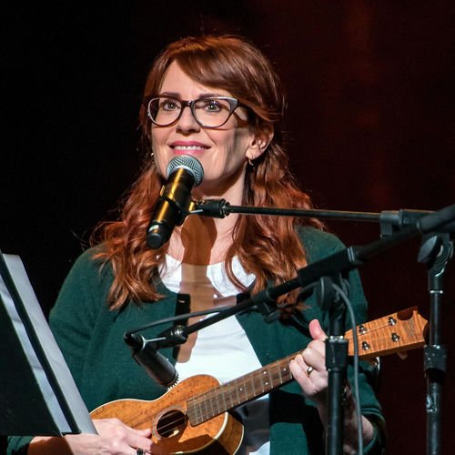 Megan Mullally头像