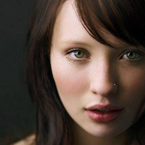 Emily Browning头像