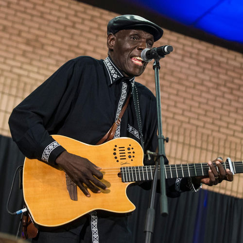 Oliver Mtukudzi头像