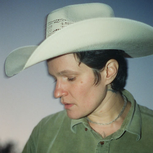 Adrianne Lenker头像
