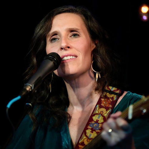 Edie Carey头像