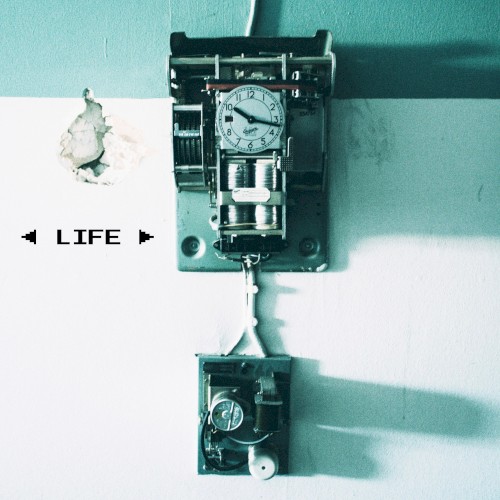 Life封面
