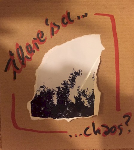 There'sa... ...chaos?封面