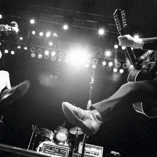 We All Raise Our Voices to the Air (Live Songs 04.11-08.11)封面