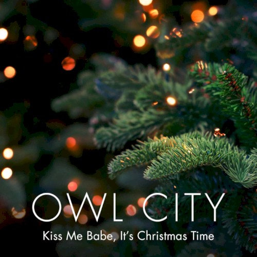 Kiss Me Baby, It's Christmas Time封面