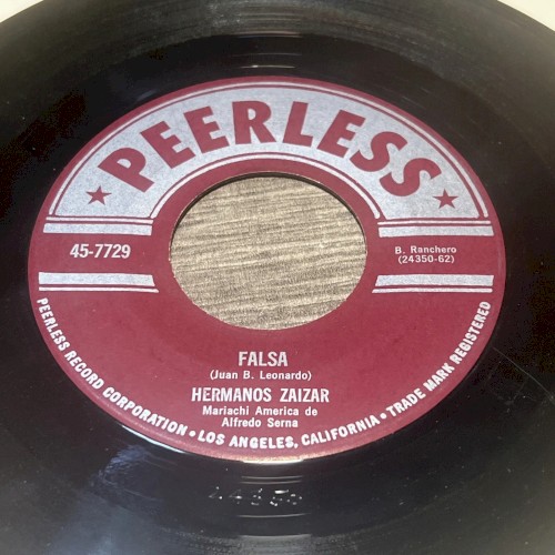 Falsa / Eras espejismo封面