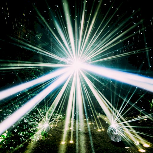LIGHT封面