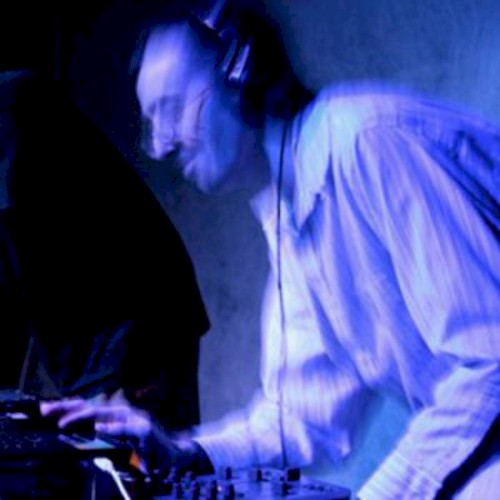 Free Remixes for Download封面