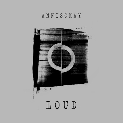Loud封面