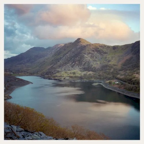 LLYN PERIS封面