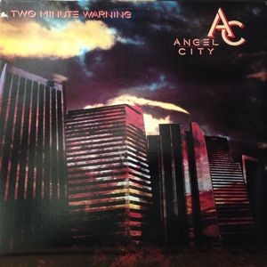 Two Minute Warning封面