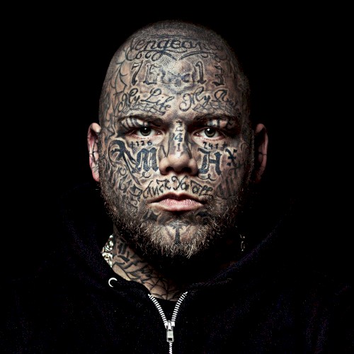 Gorillas mit Knasttattoos封面